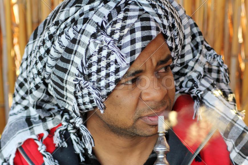 Курильщик кальяна