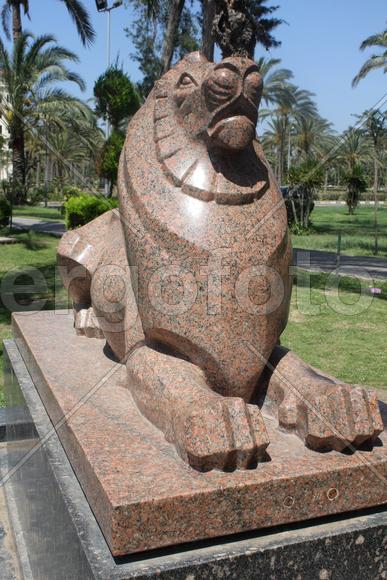 Лев-задавака