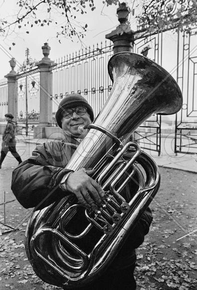 Российская Федерация. Санкт-Петербург. Мелодии Летнего сада. Трубач. 11 октября 1994 года