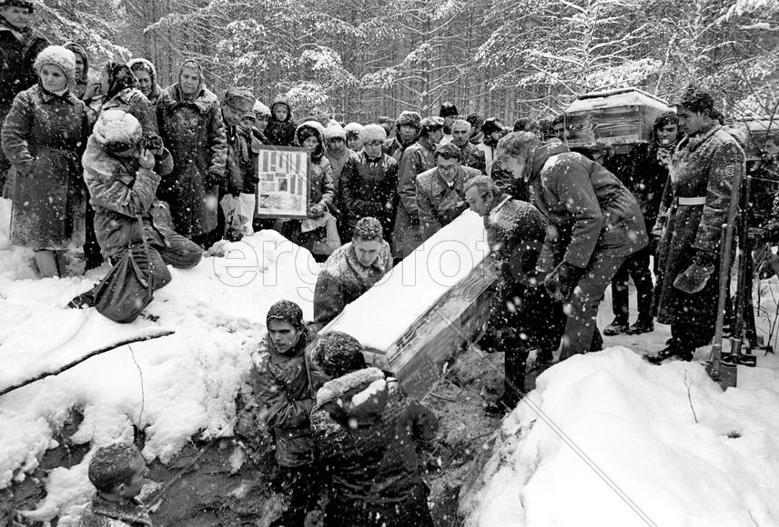 СССР. Ленинградская область. Кировский район. Новая Малукса. Перезахоронение