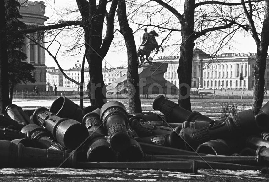 Российская Федерация. Санкт-Петербург. Медный всадник Реконструкция ограды в Александровском саду