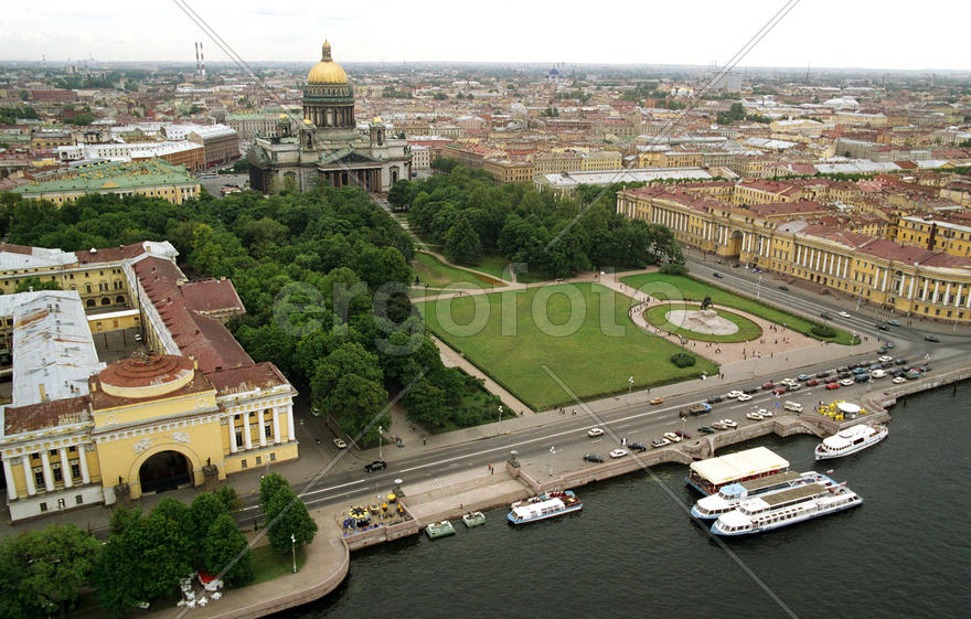 Российская Федерация. Санкт-Петербург. Дворцовая площадь. Вид на  площадь Декабристов
