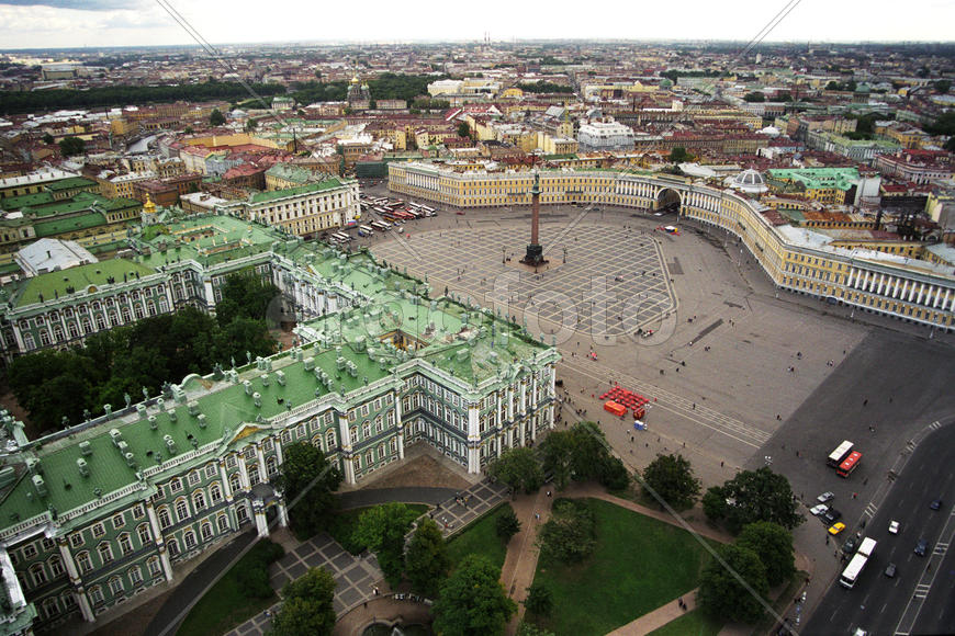 Российская Федерация. Санкт-Петербург. Дворцовая площадь. Вид на Дворцовую площадь с борта вертолёта
