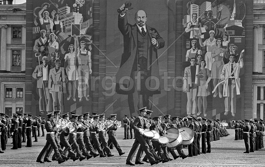 СССР. Ленинград. Репетиция парада. Накануне Первомая на Дворцовой площади