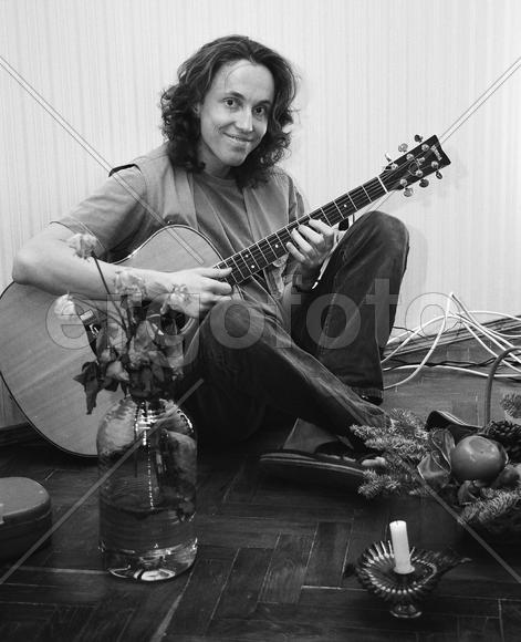 Российская Федерация. Певец Павел Кашин в своей студии 25 марта 2000 года