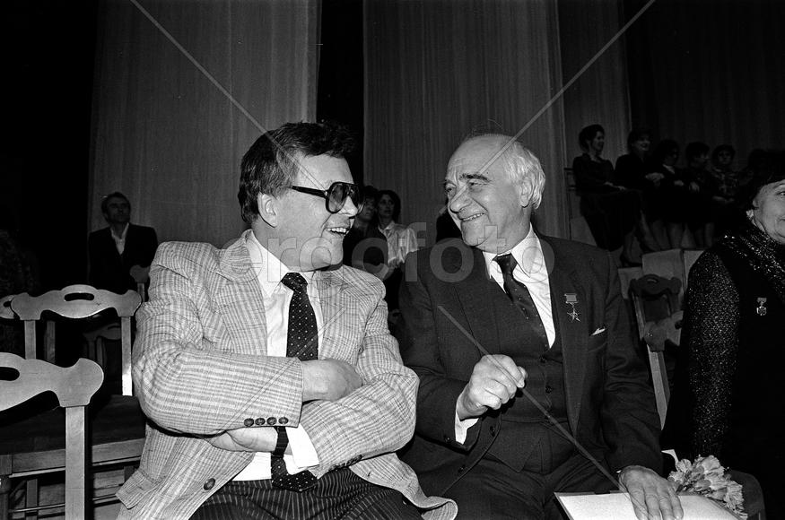 СССР. Ленинград. Андрей Петров и Михаил Аникушин. 