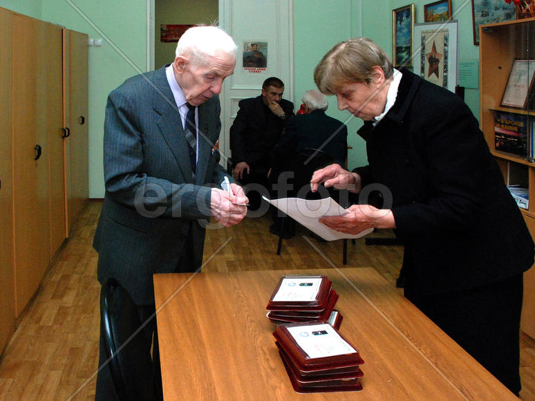 Музей боевой славы артиллерийской спецшколы №2 - подготовка к награждению ветеранов