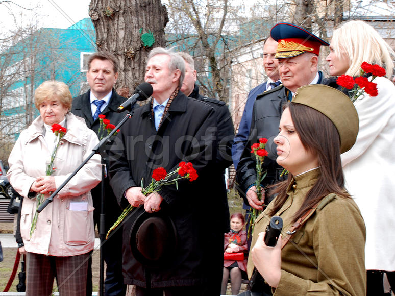 Открытие памятника ополченцам Замоскворечья 23 апреля 2015 года - Выступает Ю.М.Соломин