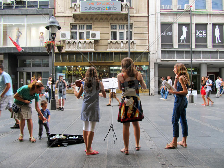 Уличные музыканты на улице князя Михаила