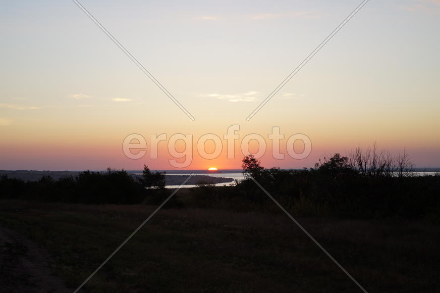 Камышине. Поздний закат 