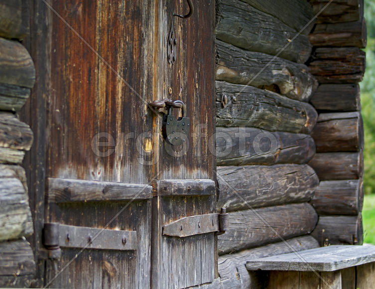 Замок на двери крупным планом