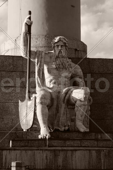 Ростральная колонна в деталях