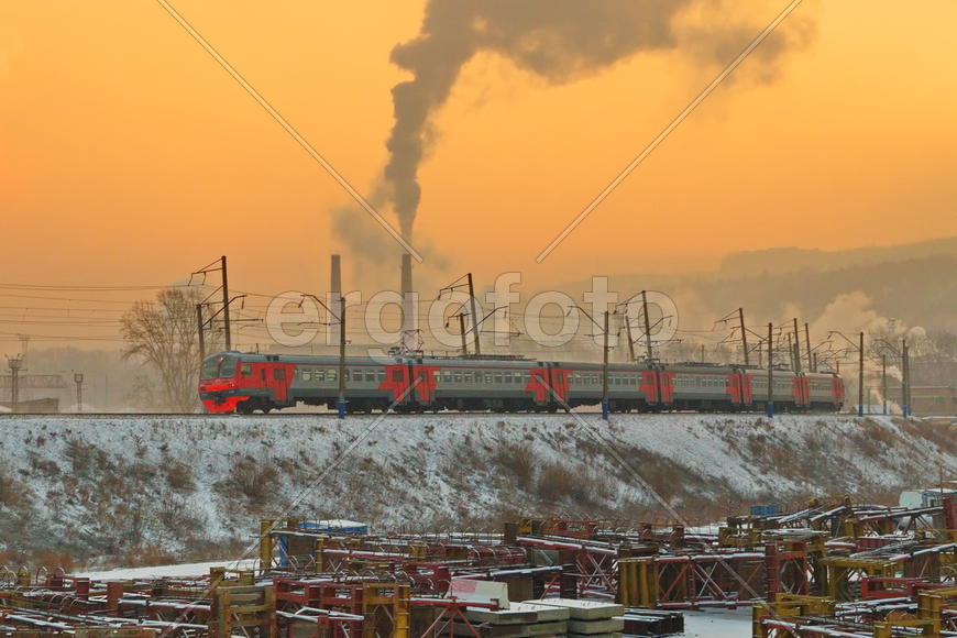 Электричка в промзоне