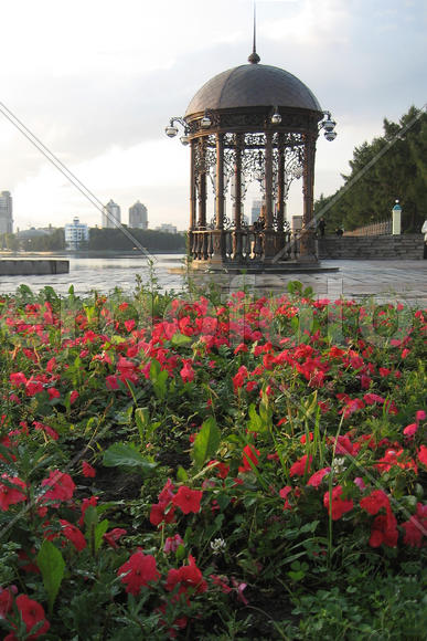 Ротонда летом