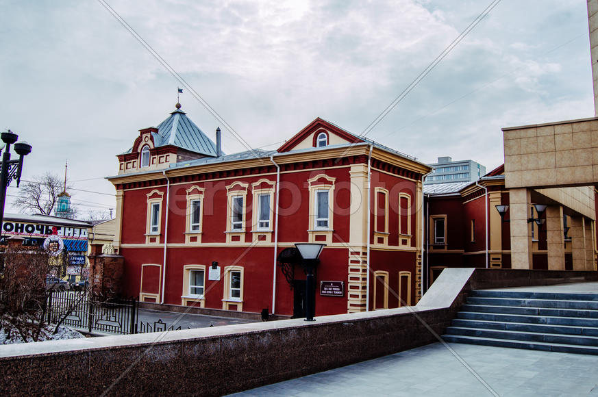 Красное здание 