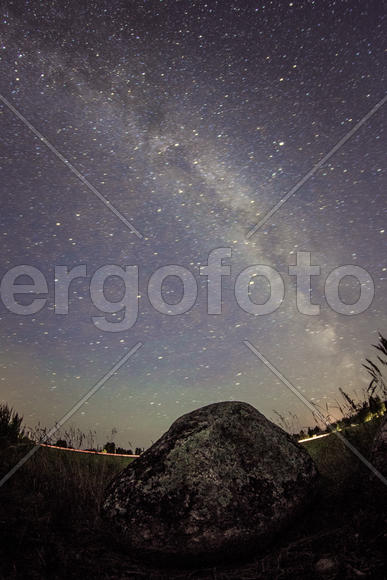 Ночное звездное небо. Звезды в движении 