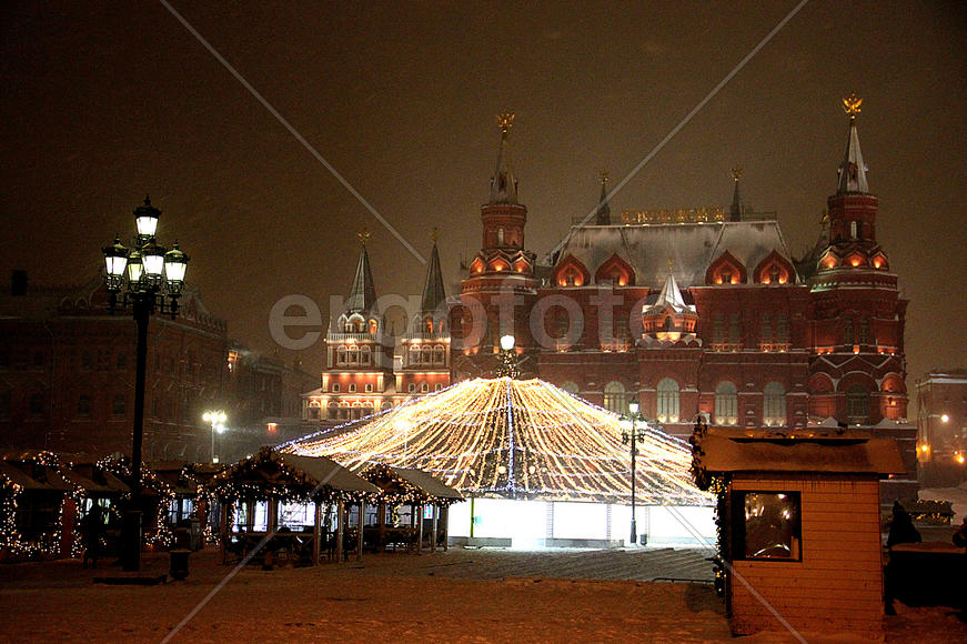 Новогодняя иллюминация ночной Москвы