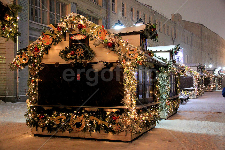 Новогодняя ярмарка ночью