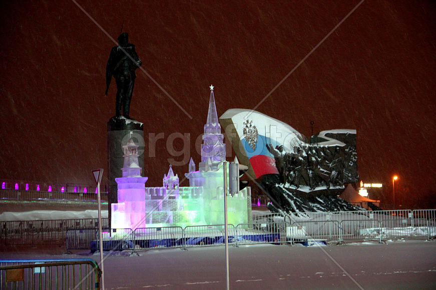 Ледовые фигуры. Памятник героям