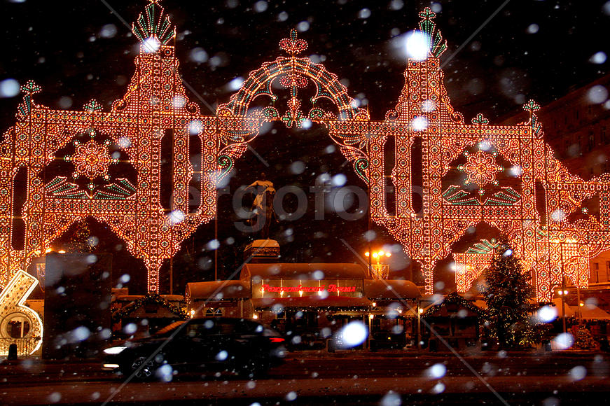 Новогодняя иллюминация ночной Москвы