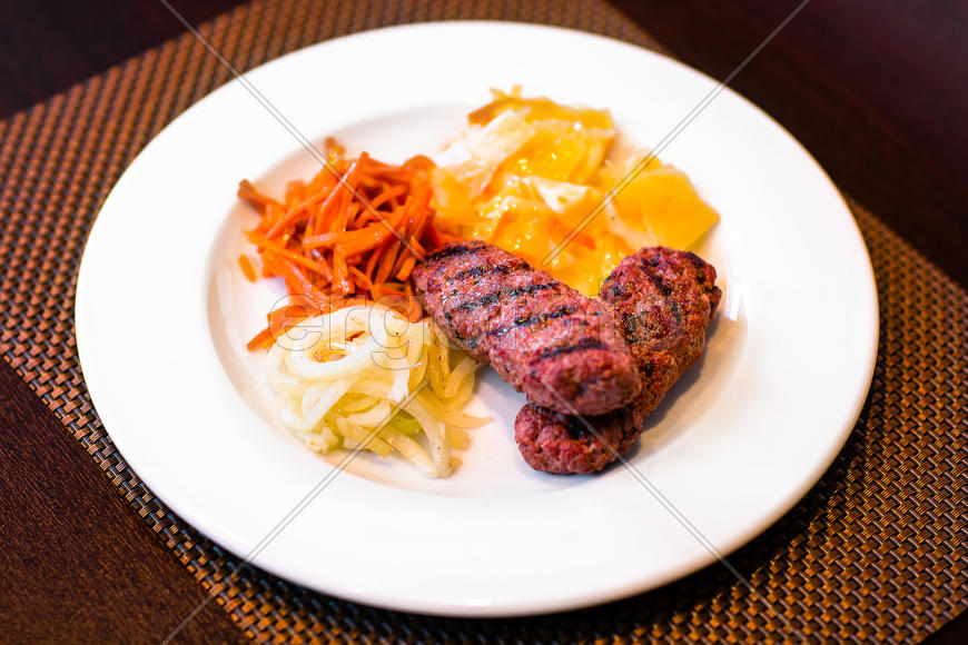 Котлетки с гарниром