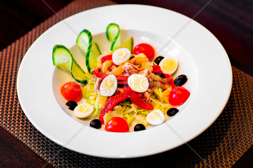 Салат с перепелиными яйцами