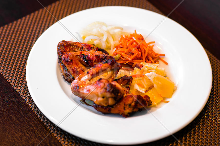 Крылышки с гарниром