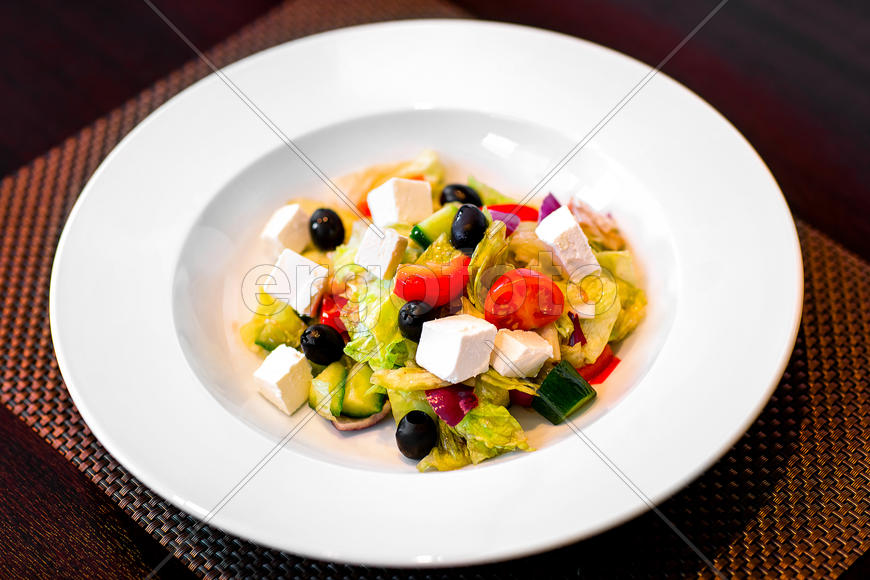 Салат с перепелиными яйцами