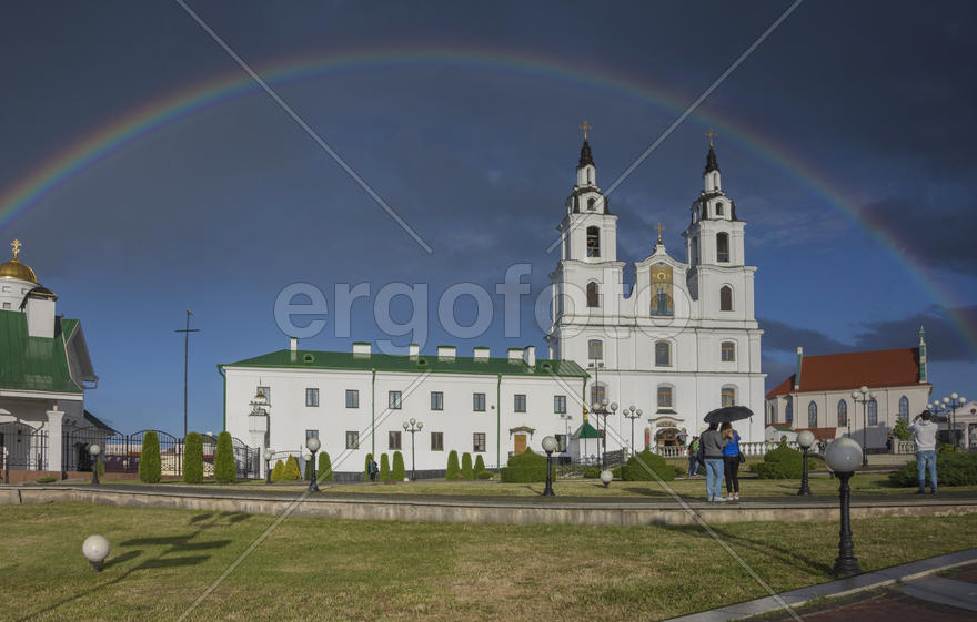 Беларусь, Минск: Святодухов собор и радуга после летнего ливня.