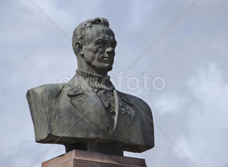 Беларусь, Барановичи: Памятник Дважды Герою Советского Союза С. И. Грицевцу.