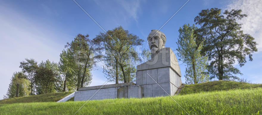 Беларусь, Столбцы: памятник на родине Феликса Дзержинского.