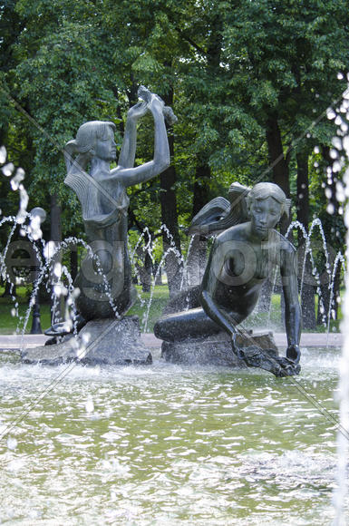 Беларусь, Минск: фонтан в парке имени Янки Купалы