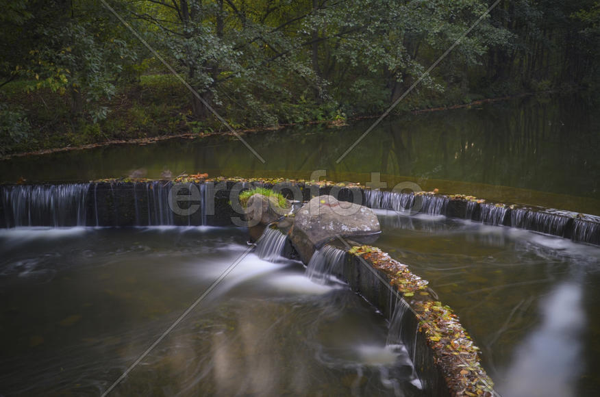 Беларусь, Минск: лесопарк "Дрозды", осенний водопадик.