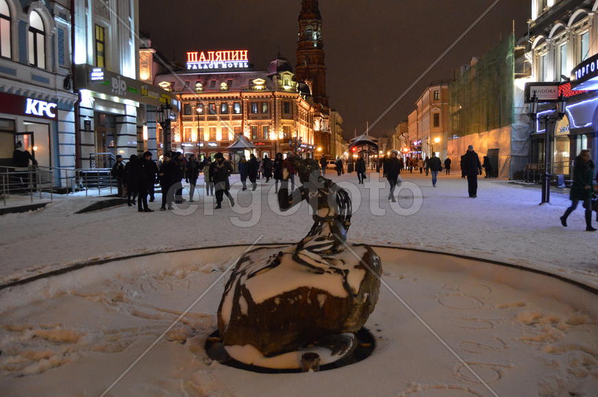 Казань - старинный и современный город освещений ночными огнями. 