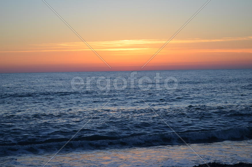 Голубое море