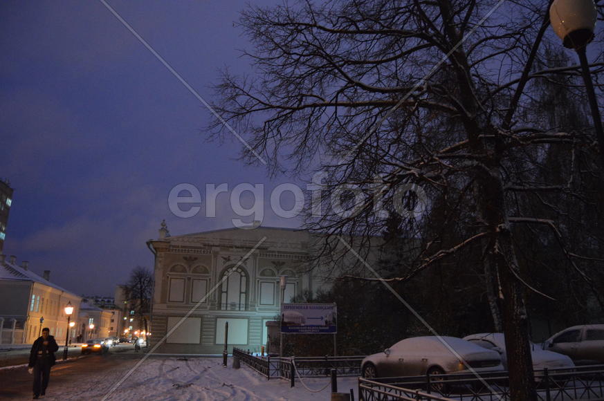 Казань - старинный и современный город освещений ночными огнями. 