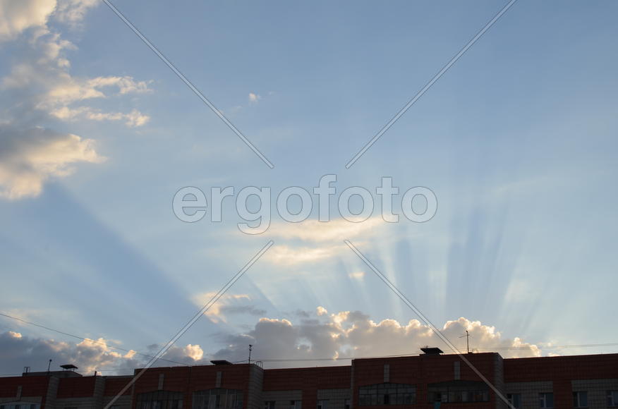 Лучи солнца на небе