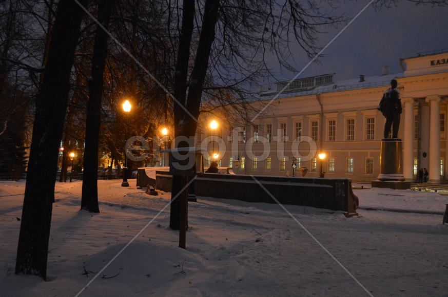 Казань - старинный и современный город освещений ночными огнями. 
