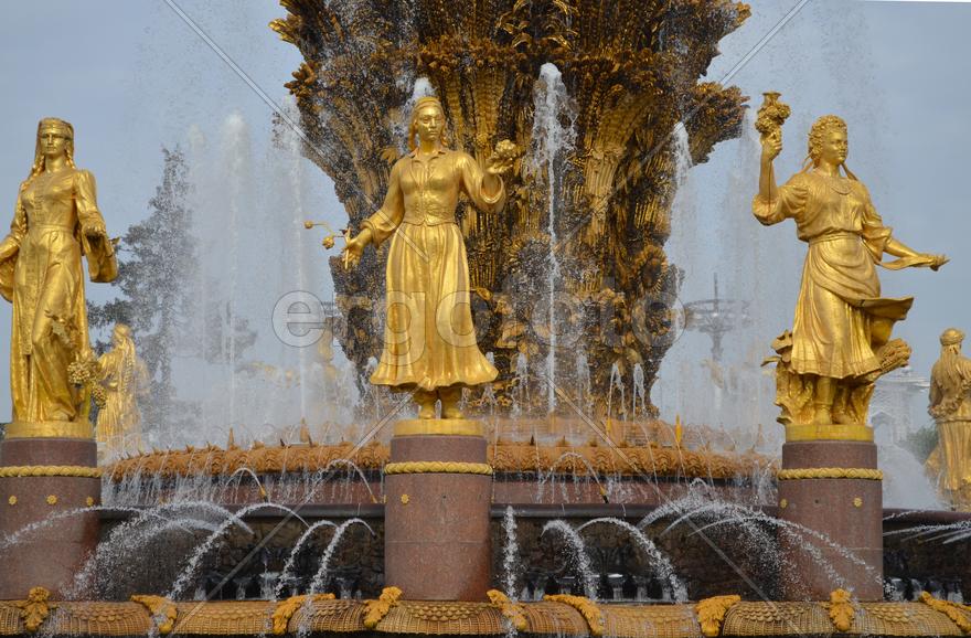 Москва. ВДНХ: фонтан "Дружба народов"
