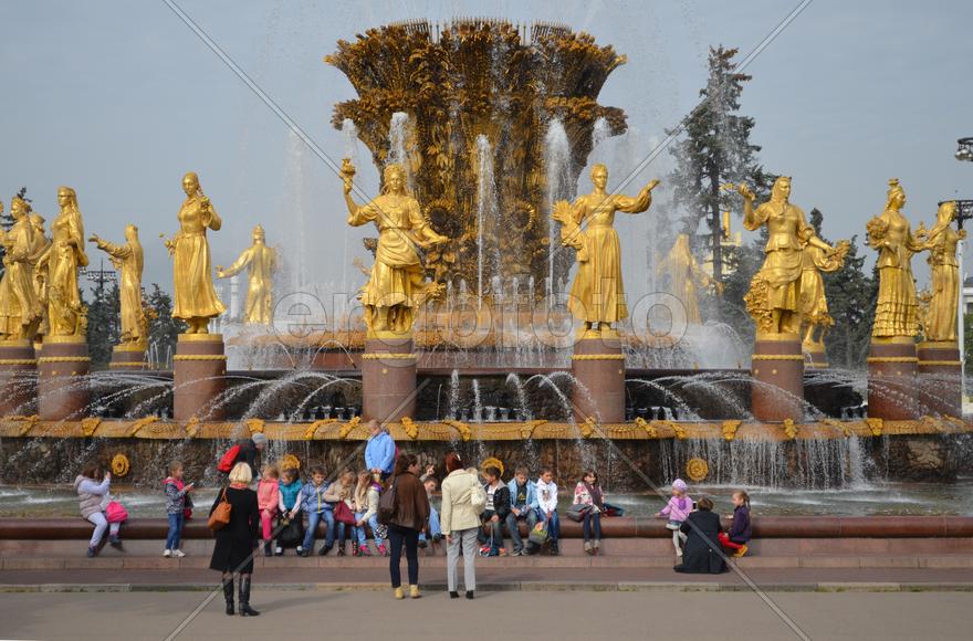 Москва. ВДНХ: фонтан "Дружба народов"