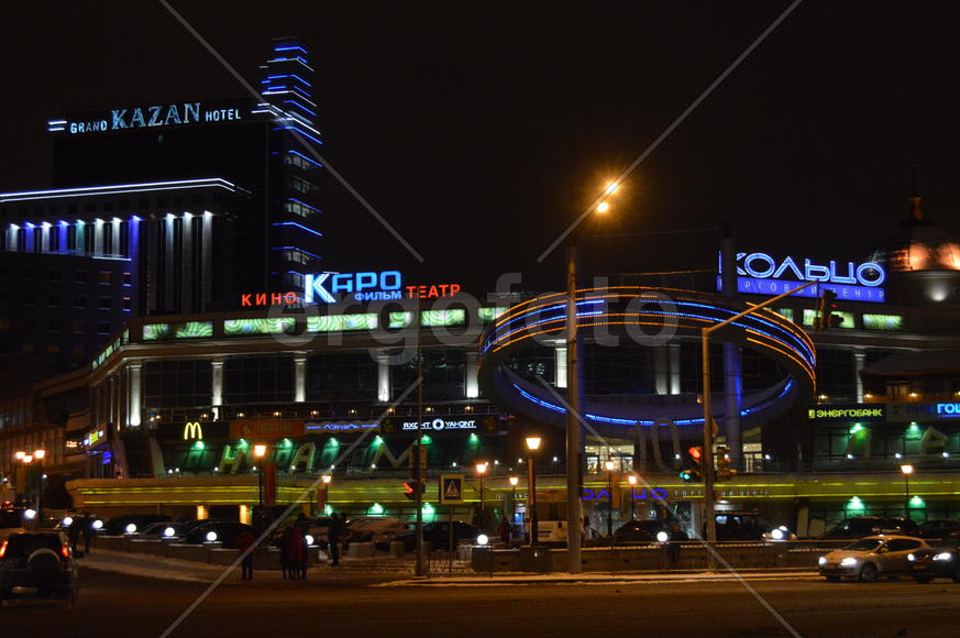 Казань - старинный и современный город освещений ночными огнями. 