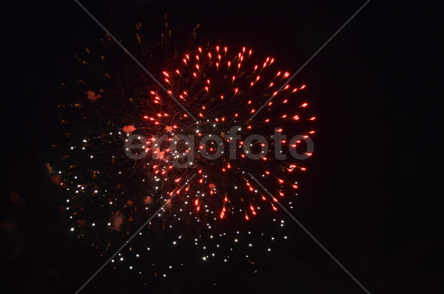 Небесное свечение от салюта 