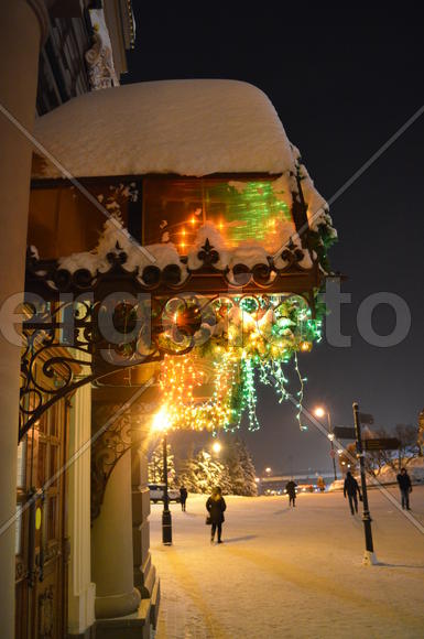 Сугроб с козырьком