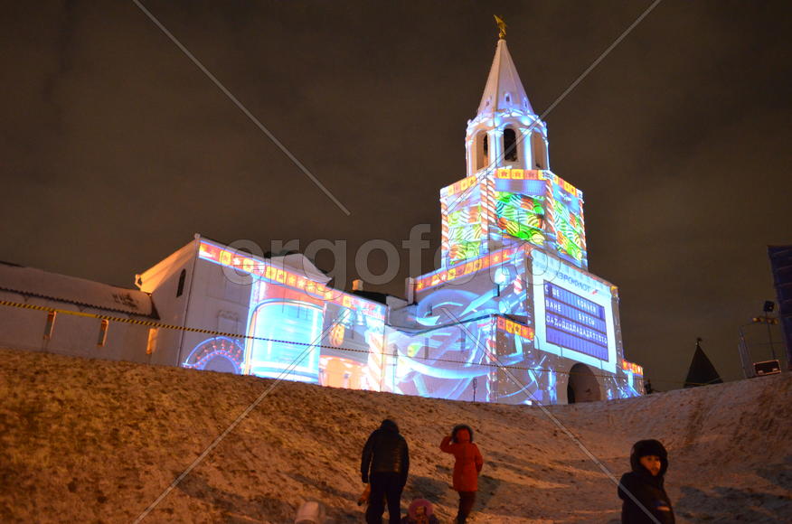Казань. Кремль. Лазерное шоу на стенах Спасской башни