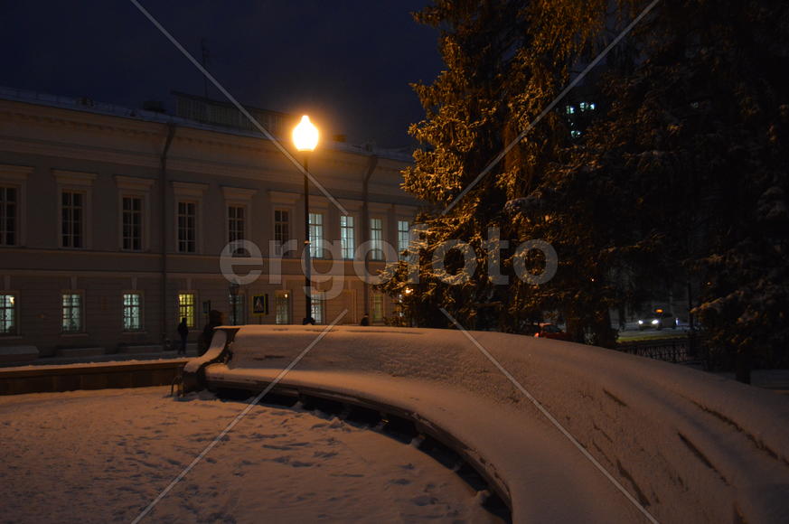Казань - старинный и современный город освещений ночными огнями. 