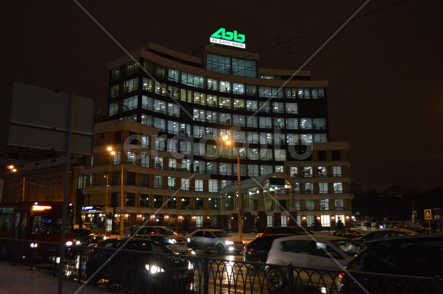 Казань - старинный и современный город освещений ночными огнями. 