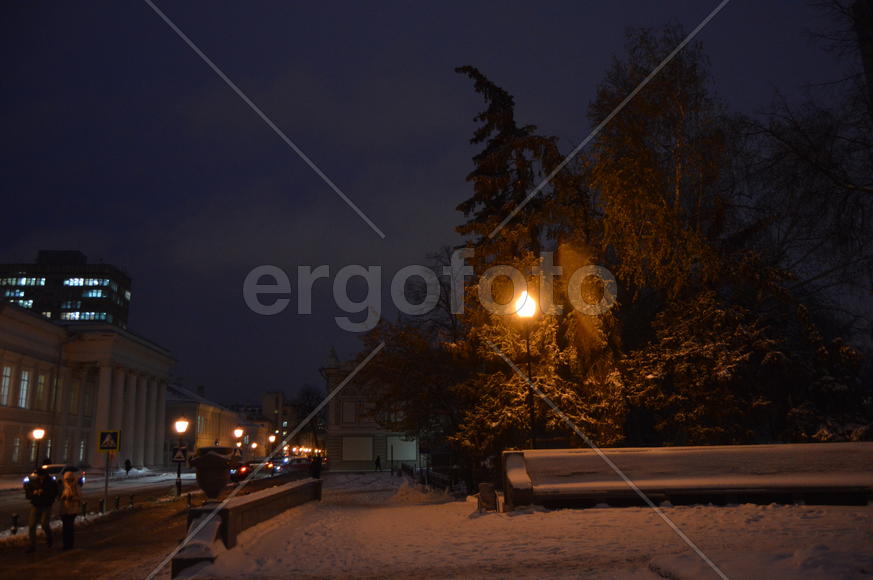 Казань - старинный и современный город освещений ночными огнями. 