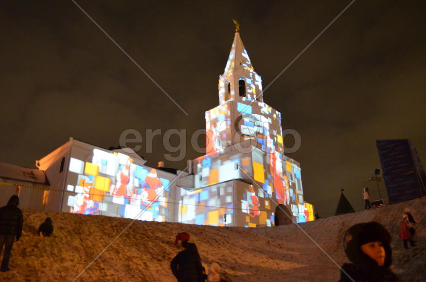 Казань. Кремль. Лазерное шоу на стенах Спасской башни