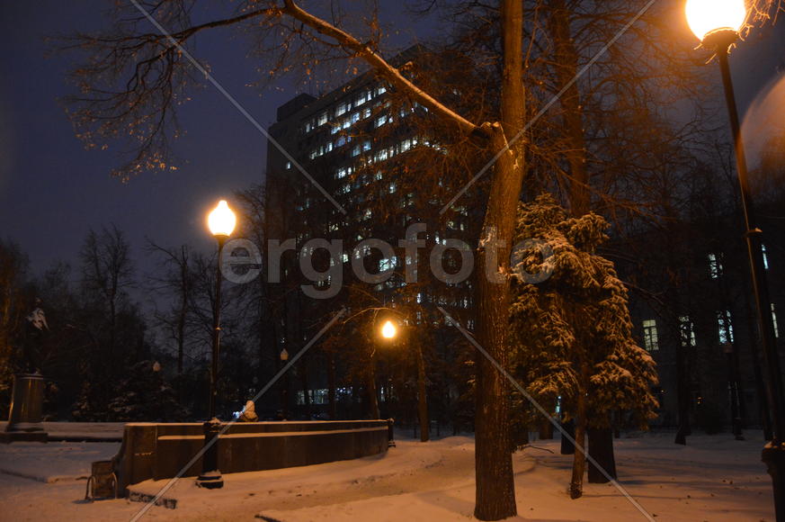 Казань - старинный и современный город освещений ночными огнями. 