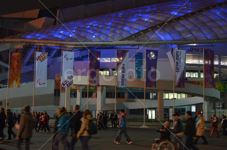 Сочи. Олимпийский парк ночью: стадион Фишт 